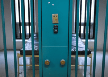 Most Canadians think prisons should continue to house male and female prisoners separately