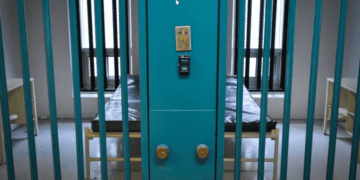 Most Canadians think prisons should continue to house male and female prisoners separately