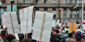 The groundbreaking Cass Review on transgender care is shifting the debate abroad. Yet it was barely reported by Canadian media: Dave Snow in the Hub